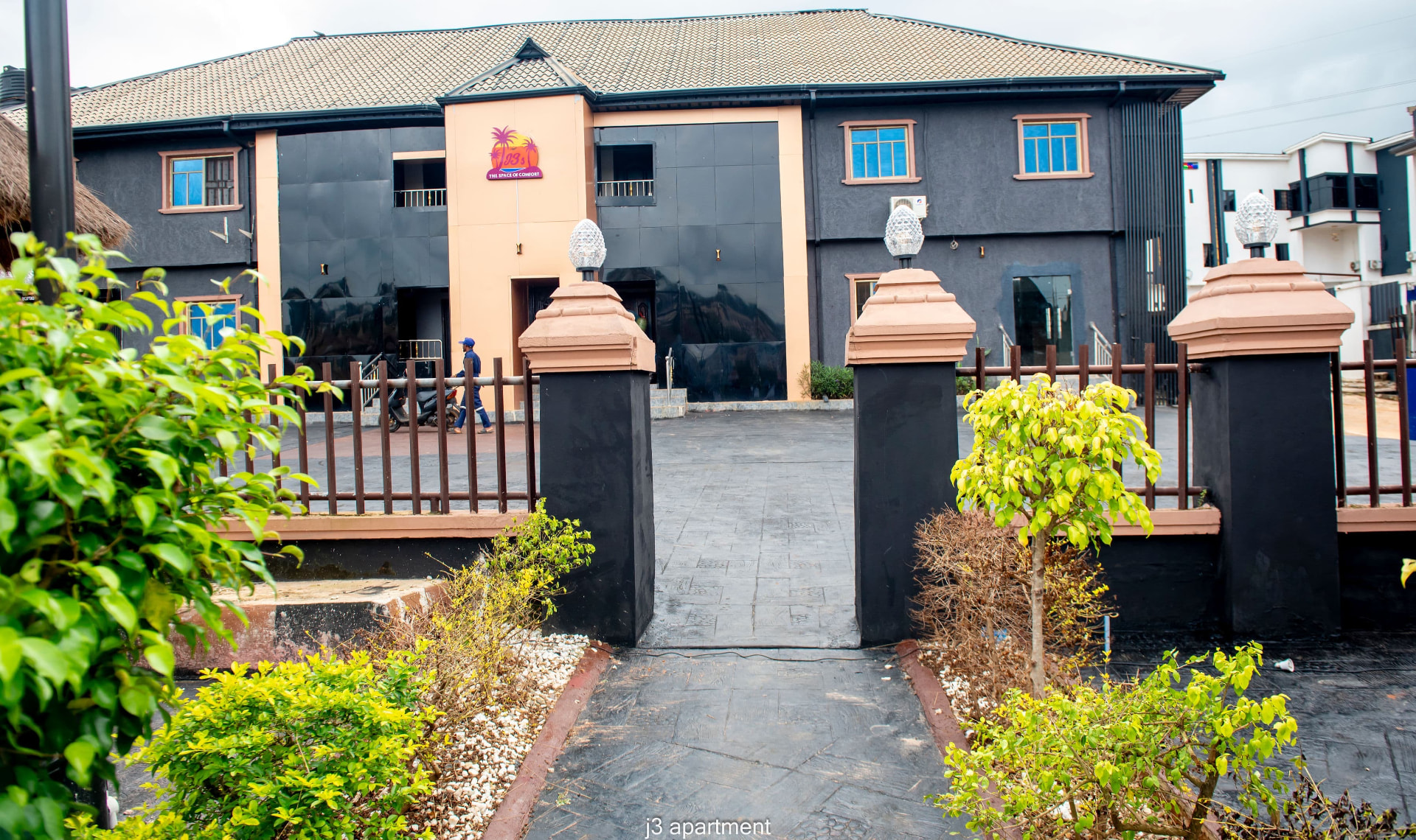 J3 Apartment and Lounge