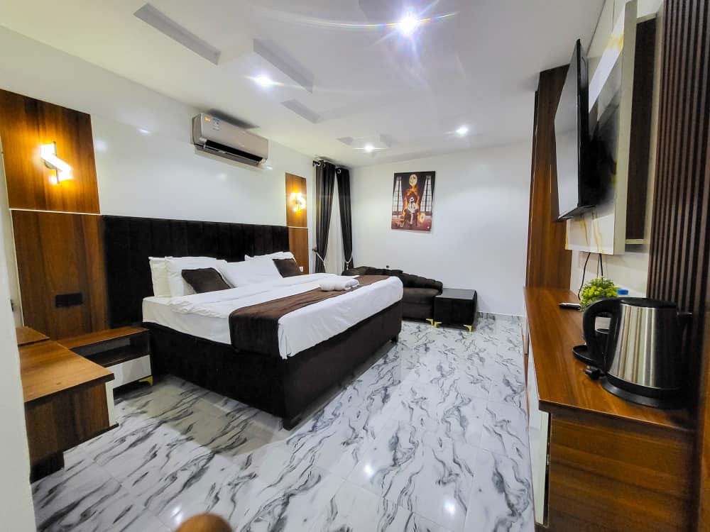 Reignvella Suites and Apartment photo 9