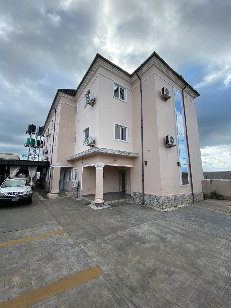 D-Mond's Hotel & Suite