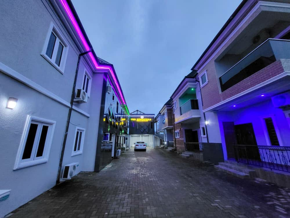 Reignvella Suites and Apartment photo 2