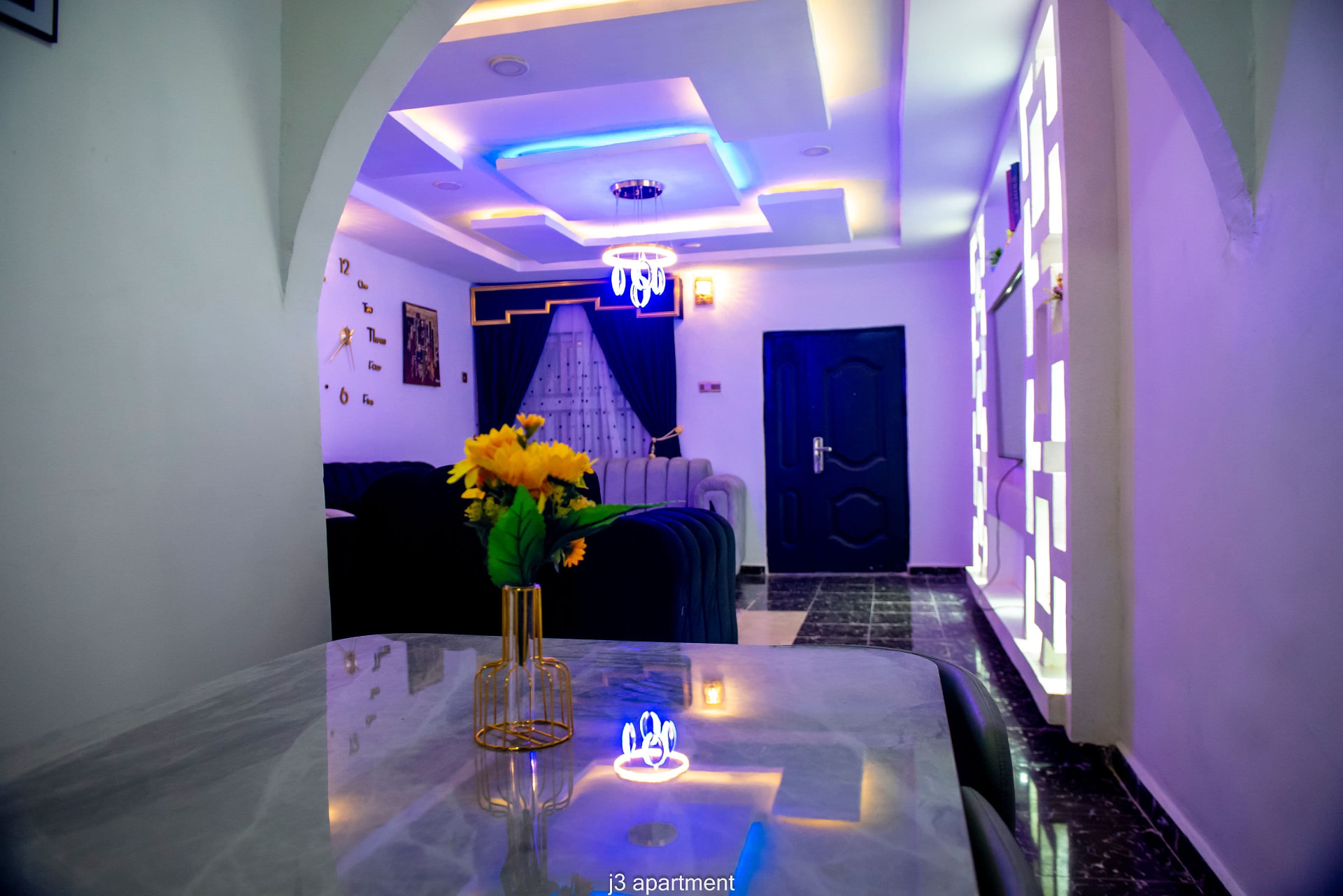 J3 Apartment and Lounge photo 9