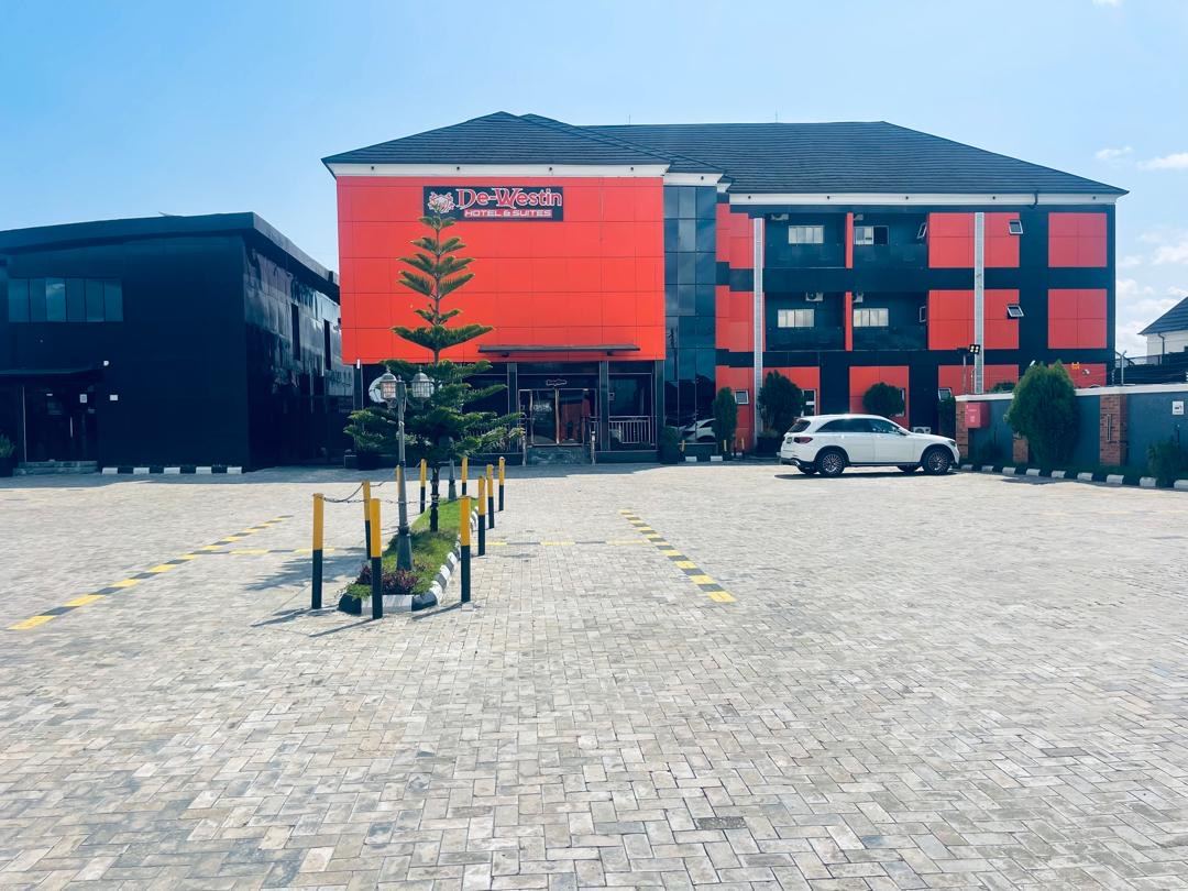 De-Westin Hotel and Suites