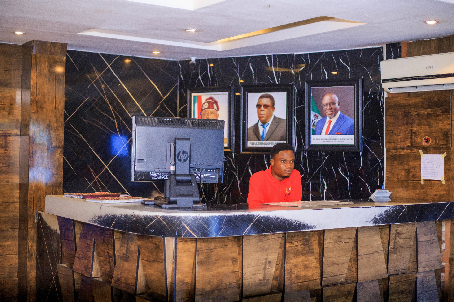 Kelly Continental Hotel photo 2